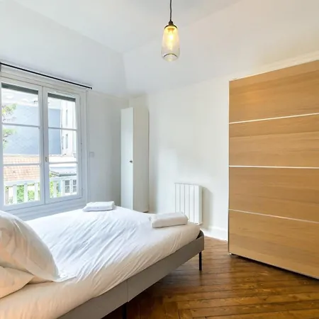 Holiday home Barthelemy Charmante Maison De *