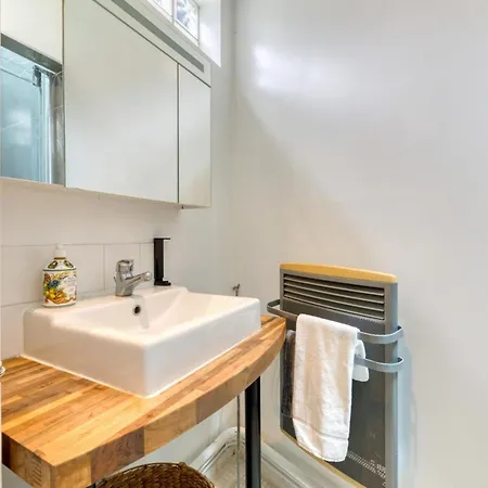 Barthelemy Charmante Maison De Holiday home Rouen